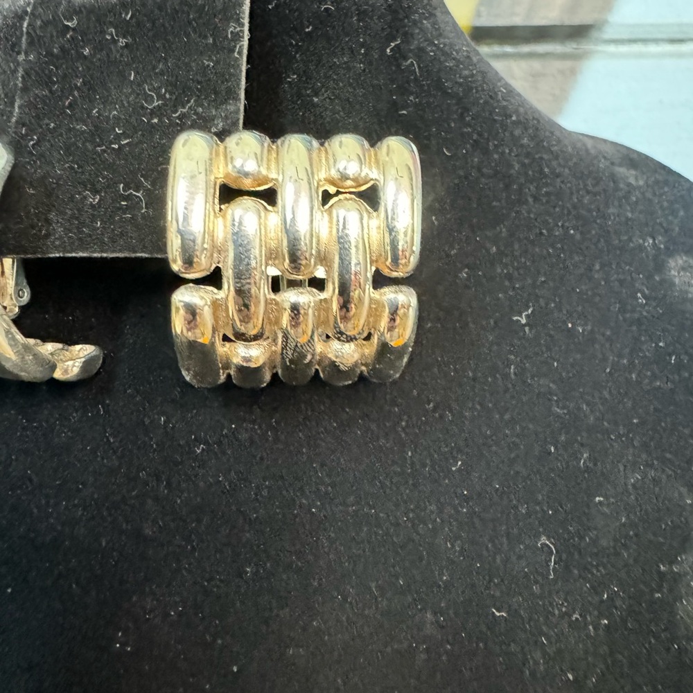 EUC Givenchy Silver Chain link Pierced earrings, retails $299 - Picture 3 of 8